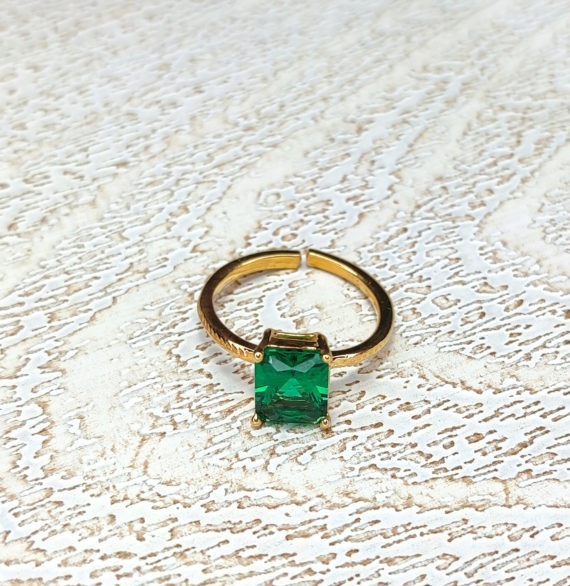 myra-emerald